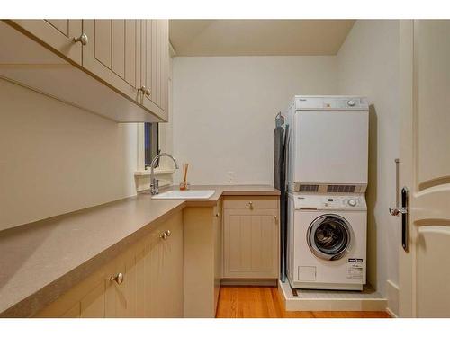 818 Hillcrest Avenue Sw, Calgary, AB - Indoor Photo Showing Laundry Room