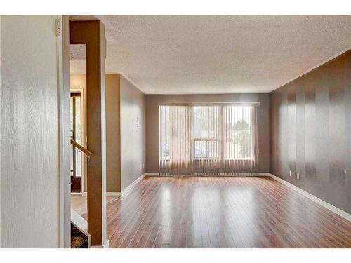 39 Templeton Bay Ne, Calgary, AB - Indoor Photo Showing Other Room