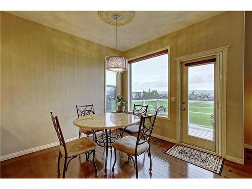 29 Pantego Road Nw, Calgary, AB - Indoor Photo Showing Dining Room