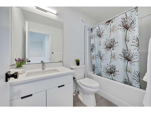 171 Creekstone Way Sw, Calgary, AB - Indoor Photo Showing Bathroom