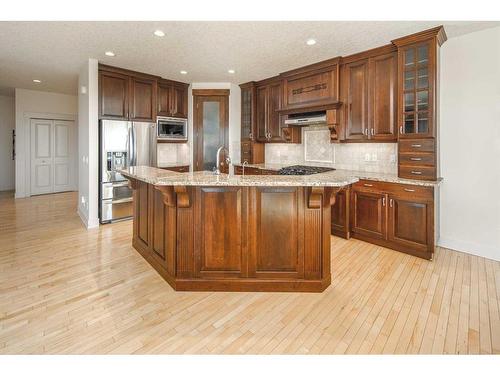 222 Tremblant Place Sw, Calgary, AB - Indoor Photo Showing Kitchen