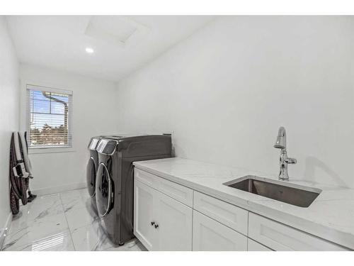 123 Hillgrove Crescent Sw, Calgary, AB - Indoor Photo Showing Laundry Room