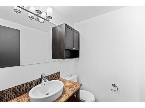 77-210 86 Avenue Se, Calgary, AB - Indoor Photo Showing Bathroom