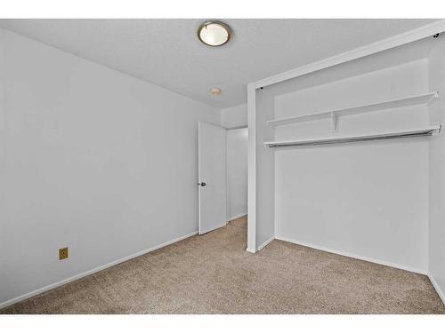 77-210 86 Avenue Se, Calgary, AB - Indoor Photo Showing Other Room