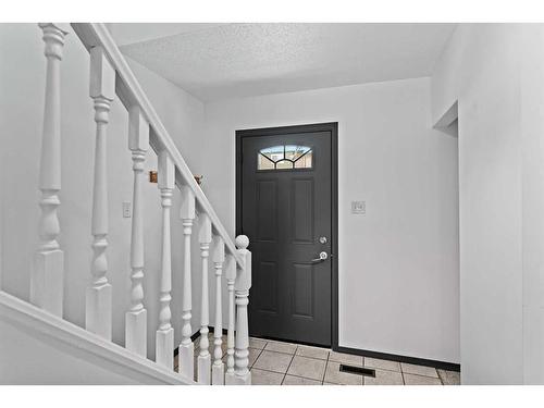 77-210 86 Avenue Se, Calgary, AB - Indoor Photo Showing Other Room