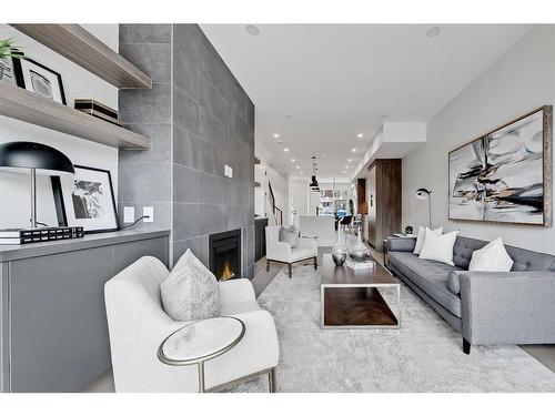 1407 10 Avenue Se, Calgary, AB - Indoor Photo Showing Living Room