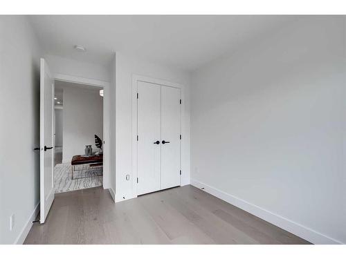 1407 10 Avenue Se, Calgary, AB - Indoor Photo Showing Other Room