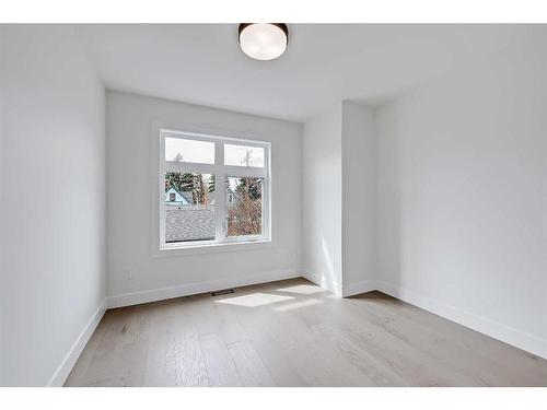 1407 10 Avenue Se, Calgary, AB - Indoor Photo Showing Other Room