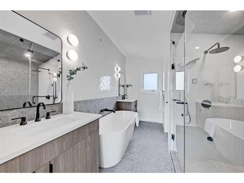 1407 10 Avenue Se, Calgary, AB - Indoor Photo Showing Bathroom