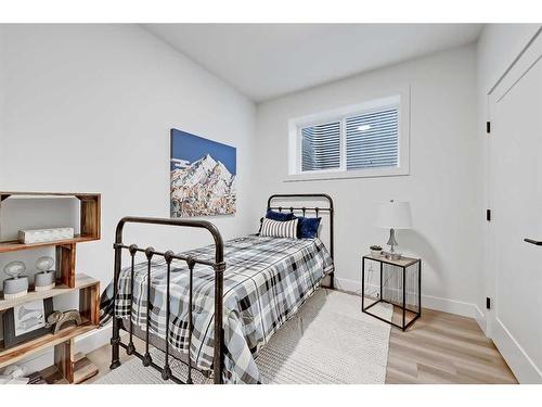 1407 10 Avenue Se, Calgary, AB - Indoor Photo Showing Bedroom