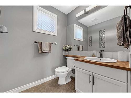 25 Tucker Circle, Okotoks, AB - Indoor Photo Showing Bathroom