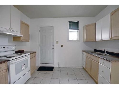 4703 40 Avenue, Red Deer, AB - Indoor Photo Showing Kitchen With Double Sink