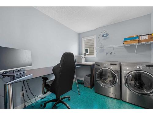 153 Marquis Point Se, Calgary, AB - Indoor Photo Showing Laundry Room