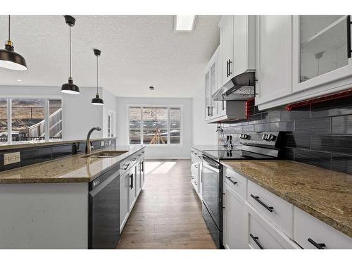 114 Sherwood Mews Nw, Calgary, AB - Indoor Photo Showing Kitchen With Upgraded Kitchen