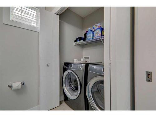 4-2424 30 Street Sw, Calgary, AB - Indoor Photo Showing Laundry Room