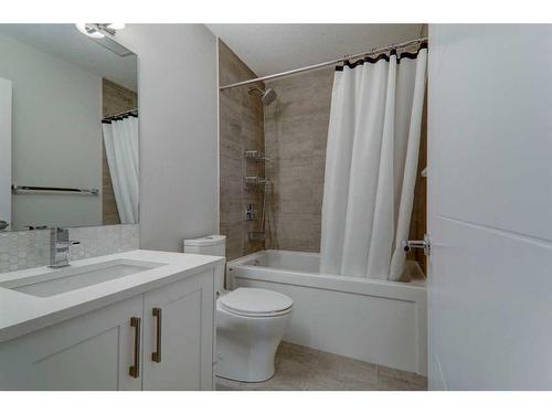 4-2424 30 Street Sw, Calgary, AB - Indoor Photo Showing Bathroom