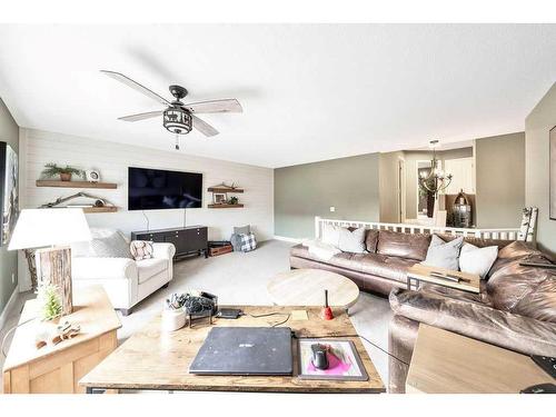 245 Inverness Park Se, Calgary, AB - Indoor Photo Showing Living Room
