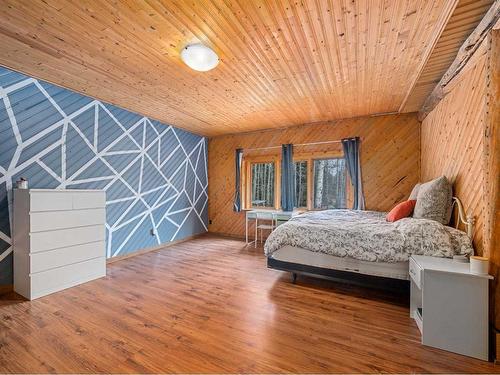 29508 Range Road 52 # 12, Rural Mountain View County, AB - Indoor Photo Showing Bedroom