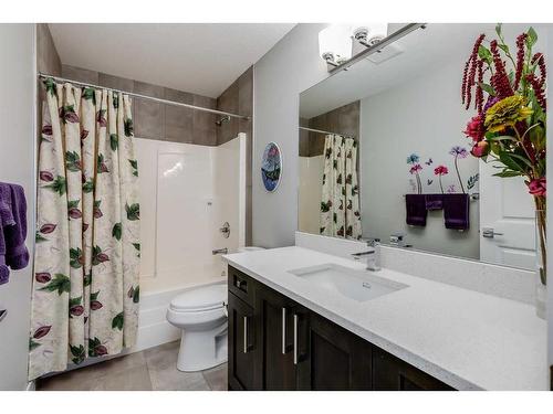 1400 Price Road, Carstairs, AB - Indoor Photo Showing Bathroom