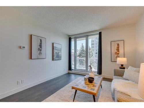 501-817 15 Avenue Sw, Calgary, AB - Indoor Photo Showing Living Room