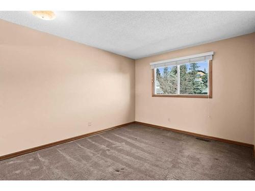 37 Strabane Place Sw, Calgary, AB - Indoor Photo Showing Other Room