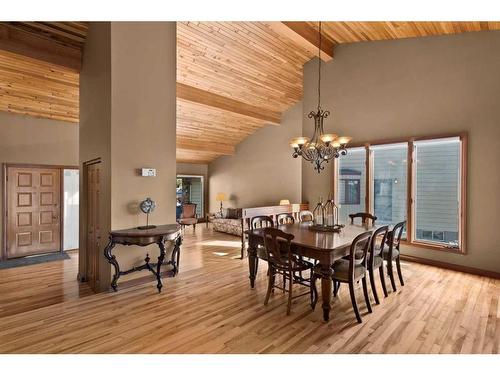37 Strabane Place Sw, Calgary, AB - Indoor Photo Showing Dining Room