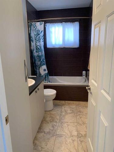 4412 33 Avenue, Calgary, AB - Indoor Photo Showing Bathroom