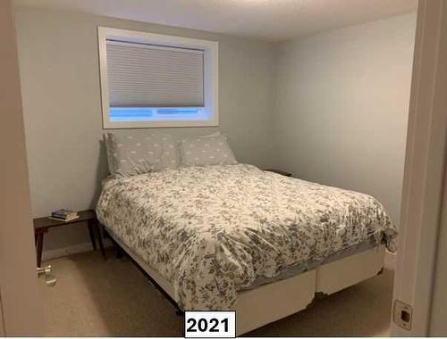 4412 33 Avenue, Calgary, AB - Indoor Photo Showing Bedroom