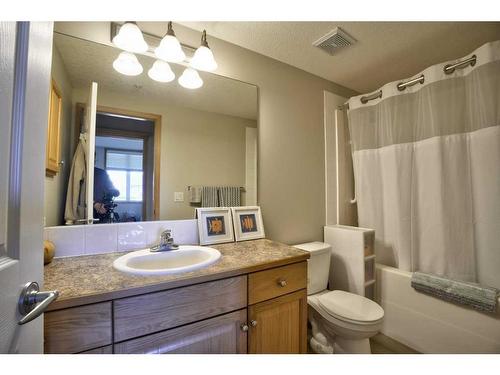 103-15 Everstone Drive Sw, Calgary, AB - Indoor Photo Showing Bathroom
