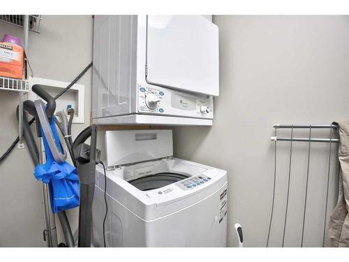 103-15 Everstone Drive Sw, Calgary, AB - Indoor Photo Showing Laundry Room