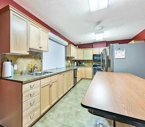 103-15 Everstone Drive Sw, Calgary, AB - Indoor Photo Showing Kitchen With Double Sink