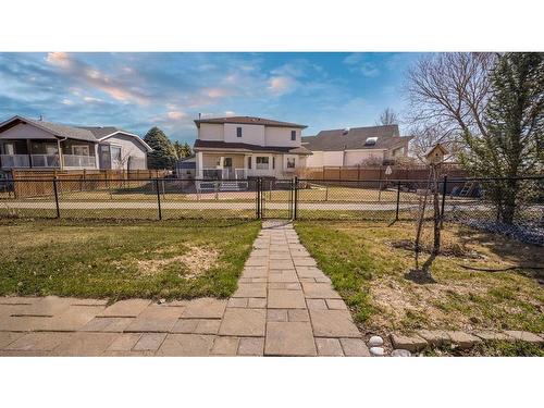 404 Rainbow Falls Way, Chestermere, AB - Outdoor