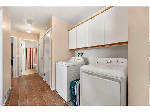 4521 Shannon Drive, Olds, AB - Indoor Photo Showing Laundry Room