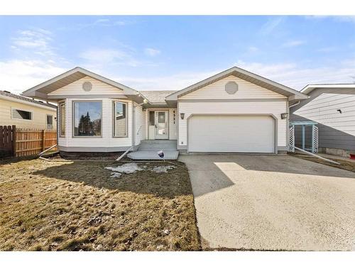4521 Shannon Drive, Olds, AB - Outdoor With Facade