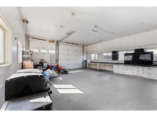 4521 Shannon Drive, Olds, AB - Indoor Photo Showing Garage