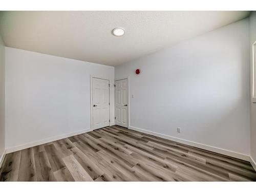 506 & 504 34 Avenue Ne, Calgary, AB - Indoor Photo Showing Other Room