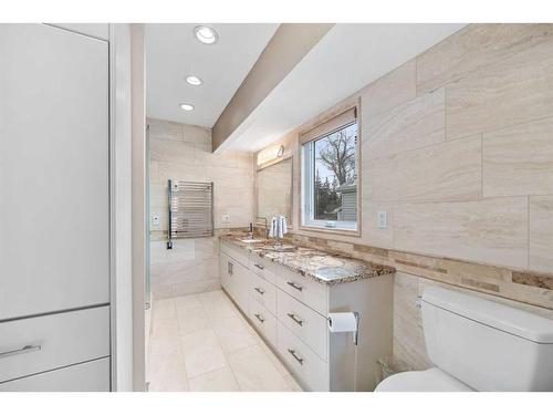 3511 59 Street Nw, Calgary, AB - Indoor Photo Showing Bathroom