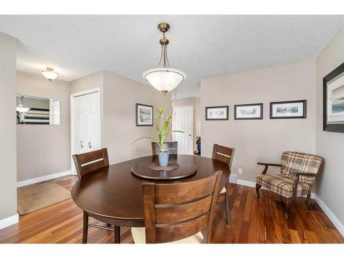 3511 59 Street Nw, Calgary, AB - Indoor Photo Showing Dining Room