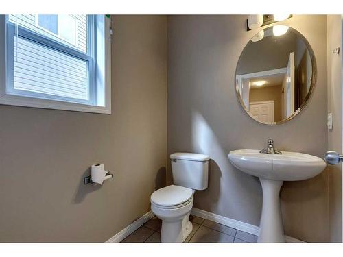 321 Bridleridge View Sw, Calgary, AB - Indoor Photo Showing Bathroom