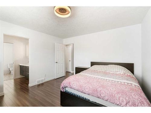 245 Sandstone Drive Nw, Calgary, AB - Indoor Photo Showing Bedroom