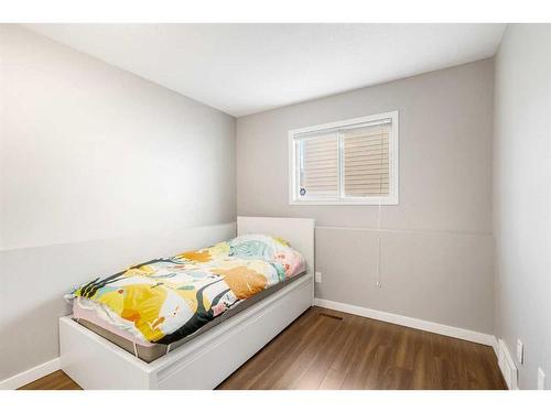 245 Sandstone Drive Nw, Calgary, AB - Indoor Photo Showing Bedroom