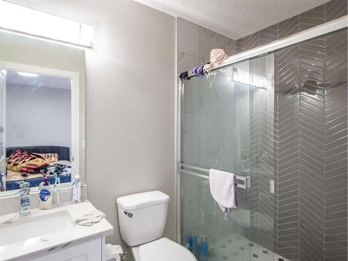 100 Tarington Place Ne, Calgary, AB - Indoor Photo Showing Bathroom