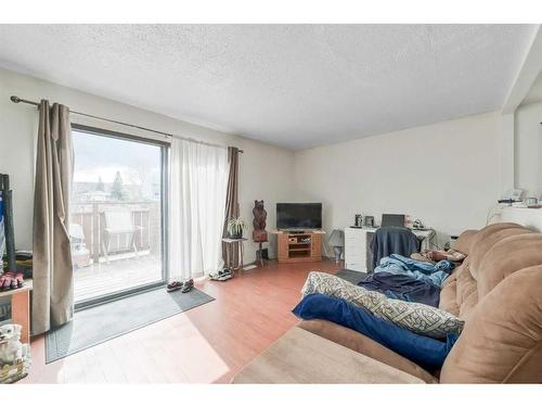 6618 & 6620 Bowness Road Nw, Calgary, AB - Indoor Photo Showing Living Room