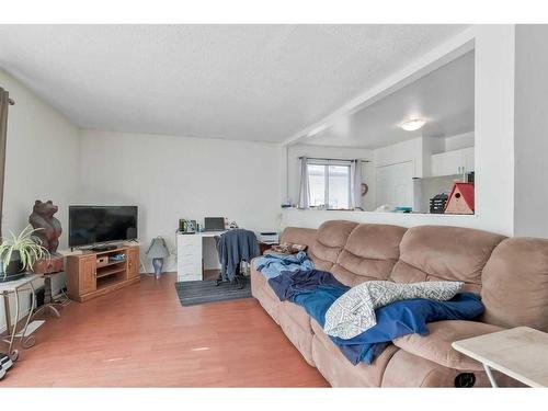 6618 & 6620 Bowness Road Nw, Calgary, AB - Indoor Photo Showing Living Room