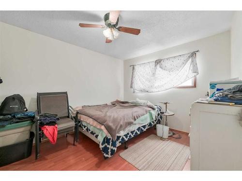 6618 & 6620 Bowness Road Nw, Calgary, AB - Indoor Photo Showing Bedroom