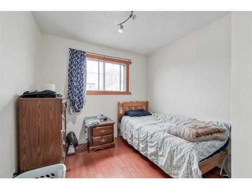 6618 & 6620 Bowness Road Nw, Calgary, AB - Indoor Photo Showing Bedroom