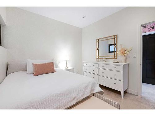 2203 30 Avenue Sw, Calgary, AB - Indoor Photo Showing Bedroom