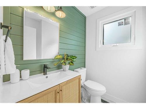 192 Canterville Drive Sw, Calgary, AB - Indoor Photo Showing Bathroom