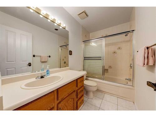 301-1817 14A Street Sw, Calgary, AB - Indoor Photo Showing Bathroom