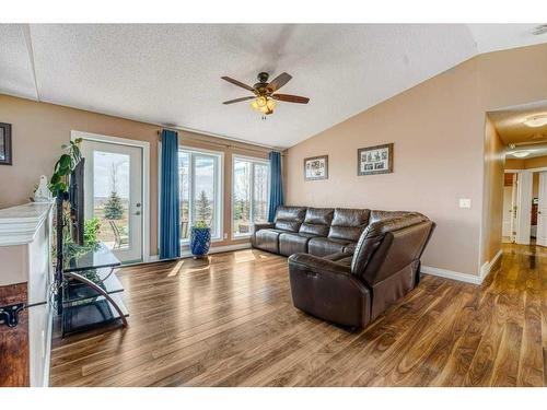 48131 338 Avenue East, Rural Foothills County, AB - Indoor Photo Showing Living Room